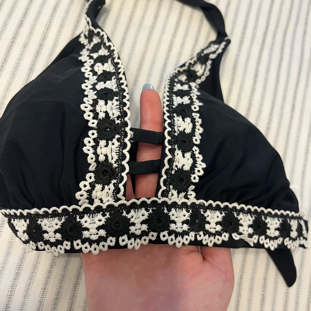 𝙏𝙖𝙧𝙜𝙚𝙩 𝙗𝙖𝙩𝙝𝙞𝙣𝙜 𝙨𝙪𝙞𝙩 𝙩𝙤𝙥 - Picture 2 of 3